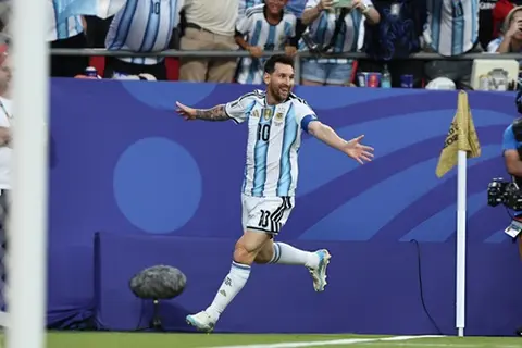 "هاتريك استثنائي" يقود ميسي لتصدر قائمة الهدافين التاريخيين لكأس العالم